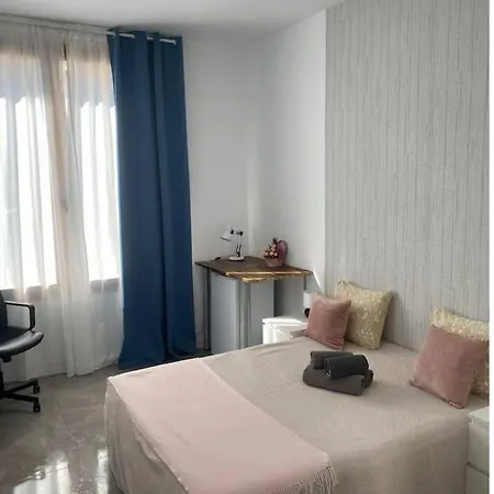 1-4 Comfortable With Air Conditioning * Santa Coloma de Gramenet